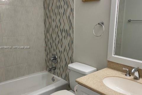 Townhouse in Miami, Florida 3 bedrooms, 125.33 sq.m. № 2049887 - photo 9