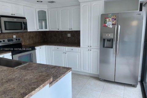 Townhouse in Miami, Florida 3 bedrooms, 125.33 sq.m. № 2049887 - photo 18