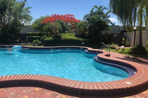 Townhouse in Miami, Florida 3 bedrooms, 125.33 sq.m. № 2049887 - photo 11