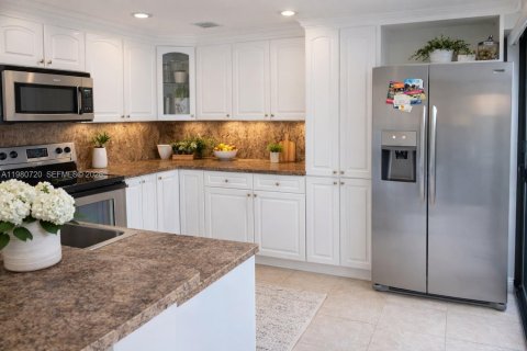 Townhouse in Miami, Florida 3 bedrooms, 125.33 sq.m. № 2049887 - photo 3