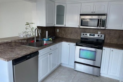 Townhouse in Miami, Florida 3 bedrooms, 125.33 sq.m. № 2049887 - photo 19