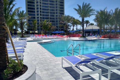 Condo in St. Lucie, Florida, 1 bedroom № 2146255 - photo 17