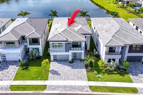 Casa en venta en Boca Raton, Florida, 5 dormitorios, 339.93 m2 № 1986746 - foto 2