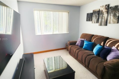 Купить виллу или дом в Пемброк-Пайнс, Флорида 4 спальни, 202.06м2, № 1990643 - фото 10