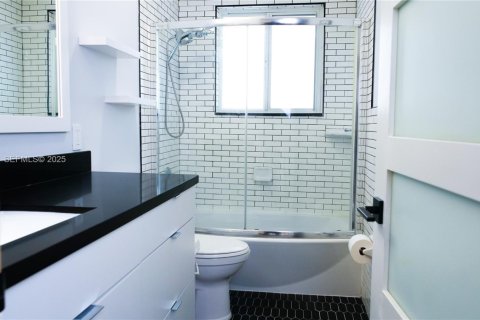 Купить виллу или дом в Пемброк-Пайнс, Флорида 4 спальни, 202.06м2, № 1990643 - фото 28