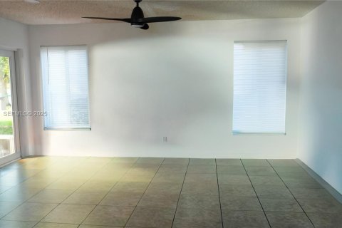 Купить виллу или дом в Пемброк-Пайнс, Флорида 4 спальни, 202.06м2, № 1990643 - фото 15