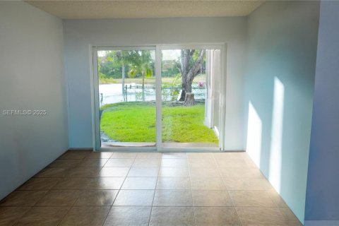 Купить виллу или дом в Пемброк-Пайнс, Флорида 4 спальни, 202.06м2, № 1990643 - фото 16