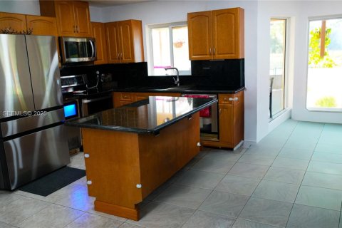 Купить виллу или дом в Пемброк-Пайнс, Флорида 4 спальни, 202.06м2, № 1990643 - фото 20