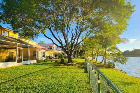 Купить виллу или дом в Пемброк-Пайнс, Флорида 4 спальни, 202.06м2, № 1990643 - фото 18