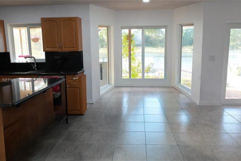 Купить виллу или дом в Пемброк-Пайнс, Флорида 4 спальни, 202.06м2, № 1990643 - фото 17