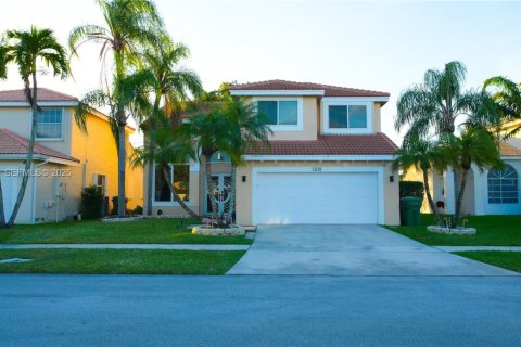 Купить виллу или дом в Пемброк-Пайнс, Флорида 4 спальни, 202.06м2, № 1990643 - фото 1