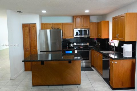 Купить виллу или дом в Пемброк-Пайнс, Флорида 4 спальни, 202.06м2, № 1990643 - фото 21