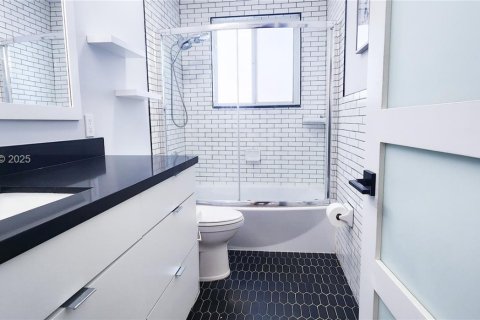 Купить виллу или дом в Пемброк-Пайнс, Флорида 4 спальни, 202.06м2, № 1990643 - фото 4