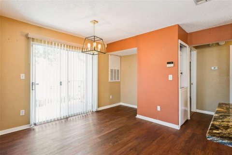 Condo in Altamonte Springs, Florida, 2 bedrooms  № 2207792 - photo 11