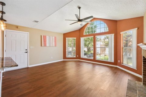 Condo in Altamonte Springs, Florida, 2 bedrooms  № 2207792 - photo 8