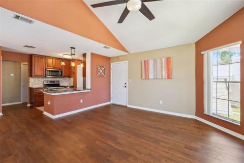 Condo in Altamonte Springs, Florida, 2 bedrooms  № 2207792 - photo 9