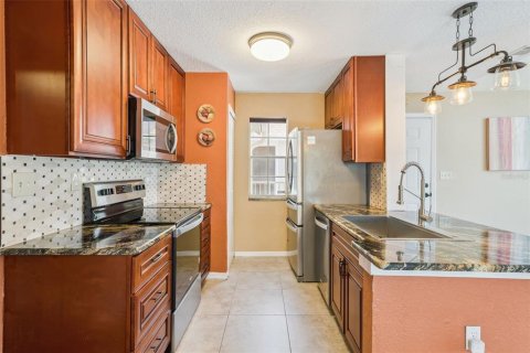 Condo in Altamonte Springs, Florida, 2 bedrooms  № 2207792 - photo 2
