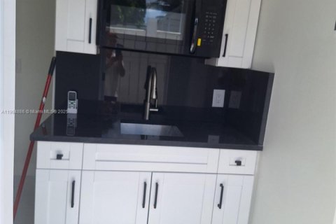 Снять в аренду коммерческую недвижимость в Мирамар, Флорида 121.89м2, № 1956545 - фото 1