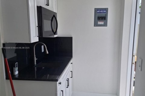 Снять в аренду коммерческую недвижимость в Мирамар, Флорида 121.89м2, № 1956545 - фото 3