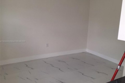 Снять в аренду коммерческую недвижимость в Мирамар, Флорида 121.89м2, № 1956545 - фото 2