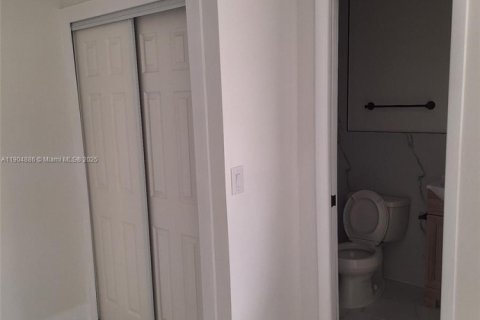 Снять в аренду коммерческую недвижимость в Мирамар, Флорида 121.89м2, № 1956545 - фото 4