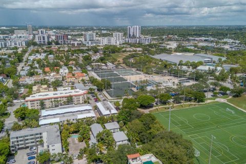 Commercial property in Fort Lauderdale, Florida 352.01 sq.m. № 2153875 - photo 9