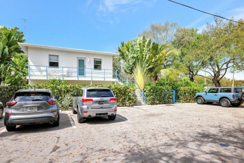 Commercial property in Fort Lauderdale, Florida 352.01 sq.m. № 2153875 - photo 3