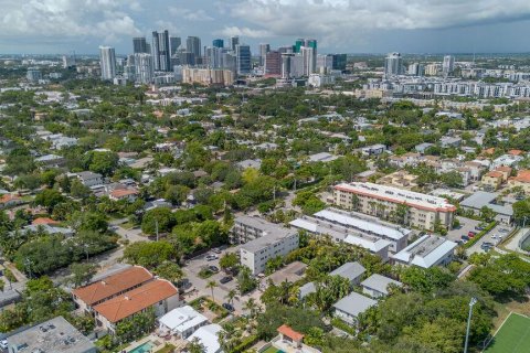 Commercial property in Fort Lauderdale, Florida 352.01 sq.m. № 2153875 - photo 10
