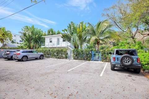 Commercial property in Fort Lauderdale, Florida 352.01 sq.m. № 2153875 - photo 4
