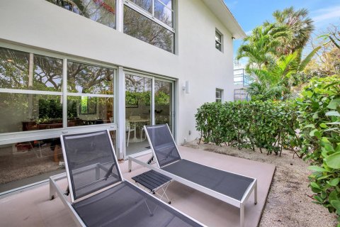 Commercial property in Fort Lauderdale, Florida 352.01 sq.m. № 2153875 - photo 27
