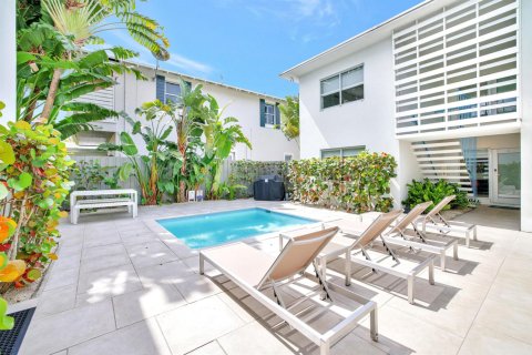 Commercial property in Fort Lauderdale, Florida 352.01 sq.m. № 2153875 - photo 30