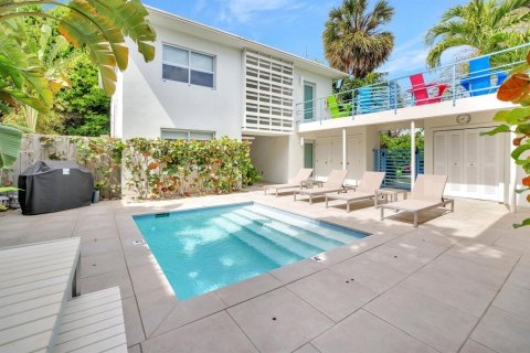 Commercial property in Fort Lauderdale, Florida 352.01 sq.m. № 2153875