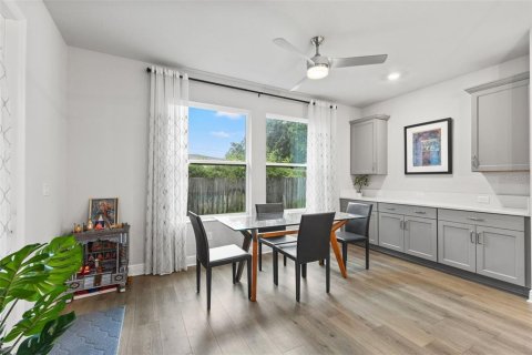 Villa ou maison à louer à Tampa, Floride: 4 chambres, 249.63 m2 № 2428889 - photo 9