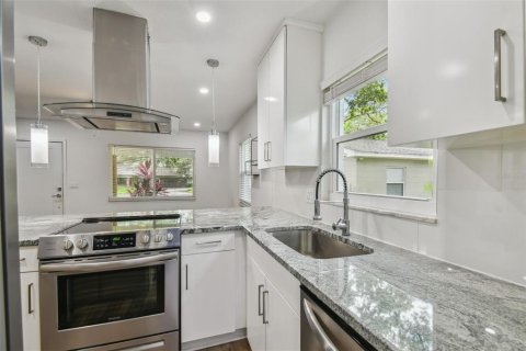Casa en venta en Tampa, Florida, 3 dormitorios, 104.42 m2 № 1773632 - foto 9