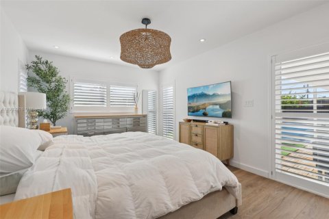 House in Miami, Florida 4 bedrooms, 192.59 sq.m. № 1954151 - photo 25