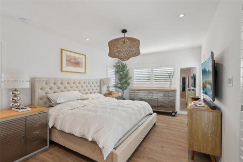 House in Miami, Florida 4 bedrooms, 192.59 sq.m. № 1954151 - photo 22