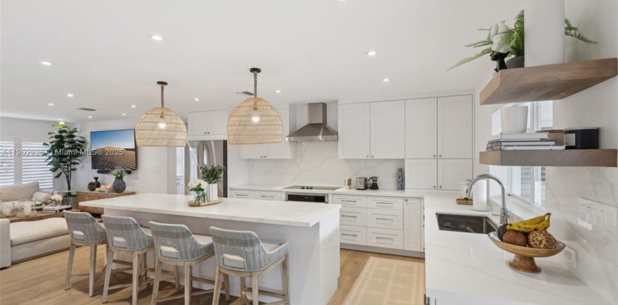 House in Miami, Florida 4 bedrooms, 192.59 sq.m. № 1954151