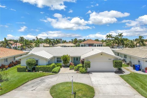 House in Saint Petersburg, Florida 4 bedrooms, 236.99 sq.m. № 2167148 - photo 2