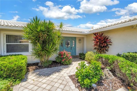 House in Saint Petersburg, Florida 4 bedrooms, 236.99 sq.m. № 2167148 - photo 4
