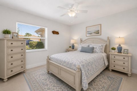 House in Saint Petersburg, Florida 4 bedrooms, 236.99 sq.m. № 2167148 - photo 29
