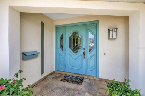 House in Saint Petersburg, Florida 4 bedrooms, 236.99 sq.m. № 2167148 - photo 5