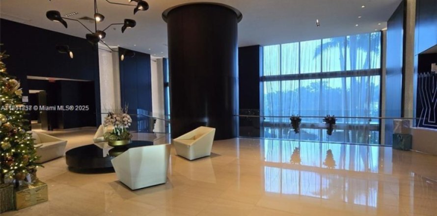 Condo à Miami, Floride, 3 chambres  № 2012099