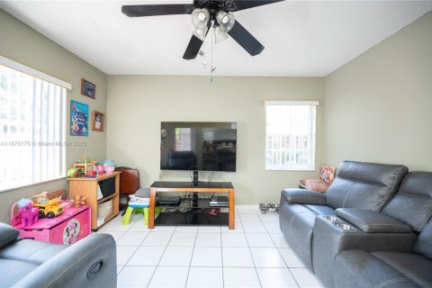 Townhouse in Miami, Florida 3 bedrooms, 171.68 sq.m. № 1926782 - photo 22