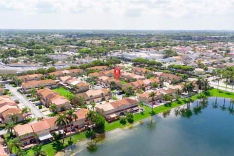 Townhouse in Miami, Florida 3 bedrooms, 171.68 sq.m. № 1926782 - photo 13