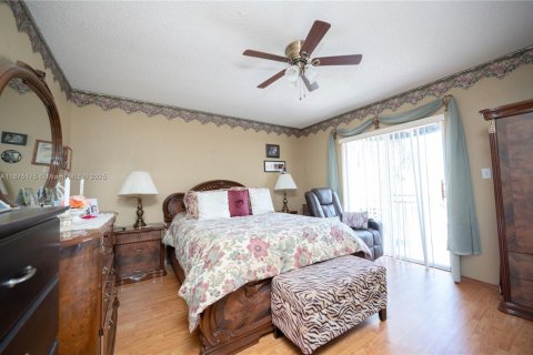 Townhouse in Miami, Florida 3 bedrooms, 171.68 sq.m. № 1926782 - photo 27