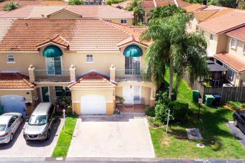 Townhouse in Miami, Florida 3 bedrooms, 171.68 sq.m. № 1926782 - photo 2