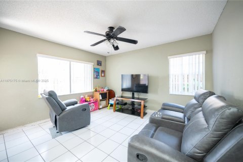 Townhouse in Miami, Florida 3 bedrooms, 171.68 sq.m. № 1926782 - photo 21