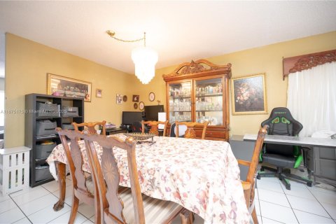 Townhouse in Miami, Florida 3 bedrooms, 171.68 sq.m. № 1926782 - photo 17