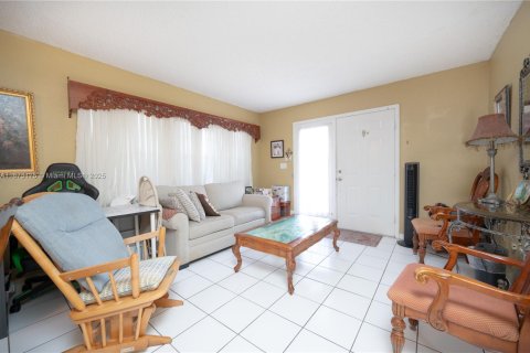 Townhouse in Miami, Florida 3 bedrooms, 171.68 sq.m. № 1926782 - photo 14
