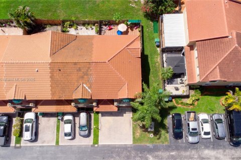 Townhouse in Miami, Florida 3 bedrooms, 171.68 sq.m. № 1926782 - photo 4